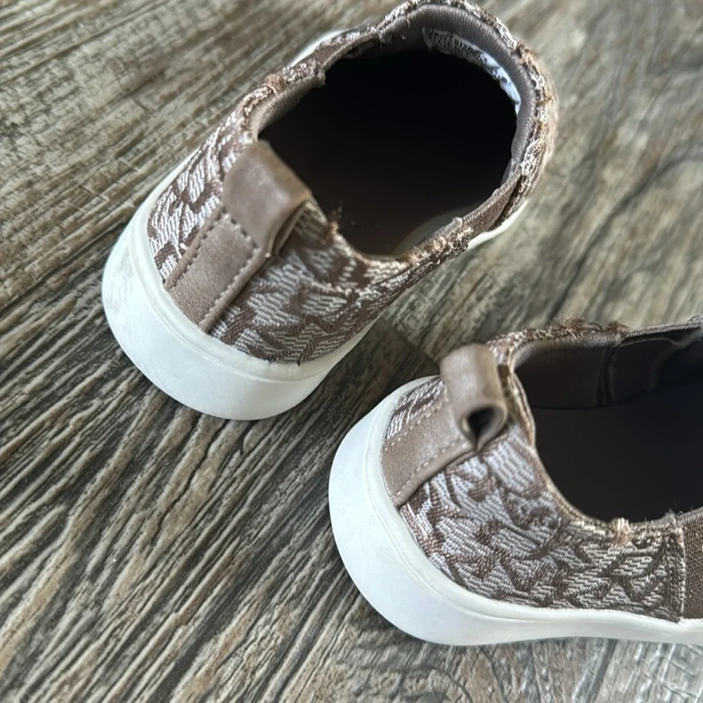 DKNY Toddler Girls Cam Gore Canvas Sneakers, Size 7/6